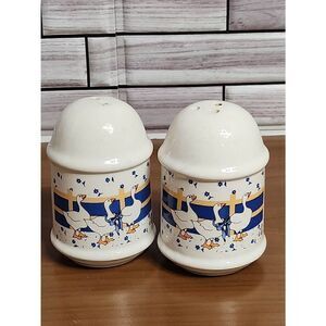 Vintage Duck/Geese Salt and pepper shaker
